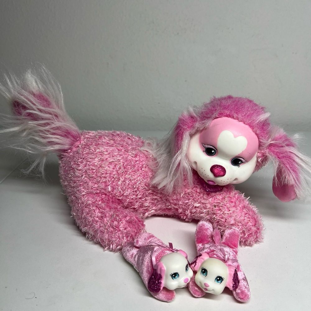 PUPPY SURPRISE MATI MOMMY Pink Fluffy plush with 2 PUPPIES Just Play 2017